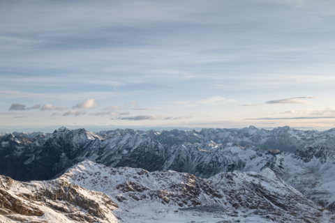 Gebirge mit verschneiten Gipfeln