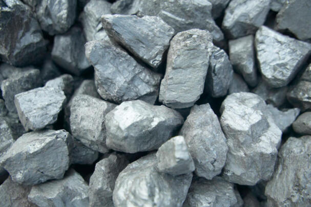 Einzelne Kohlestücke.