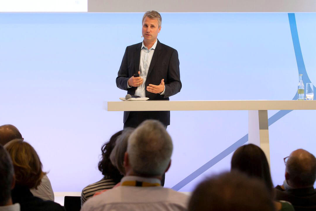 Lars Mähl, Head of Commodity Origination bei Vattenfall Energy Trading​, der einen Vortrag vor Publikum hält.