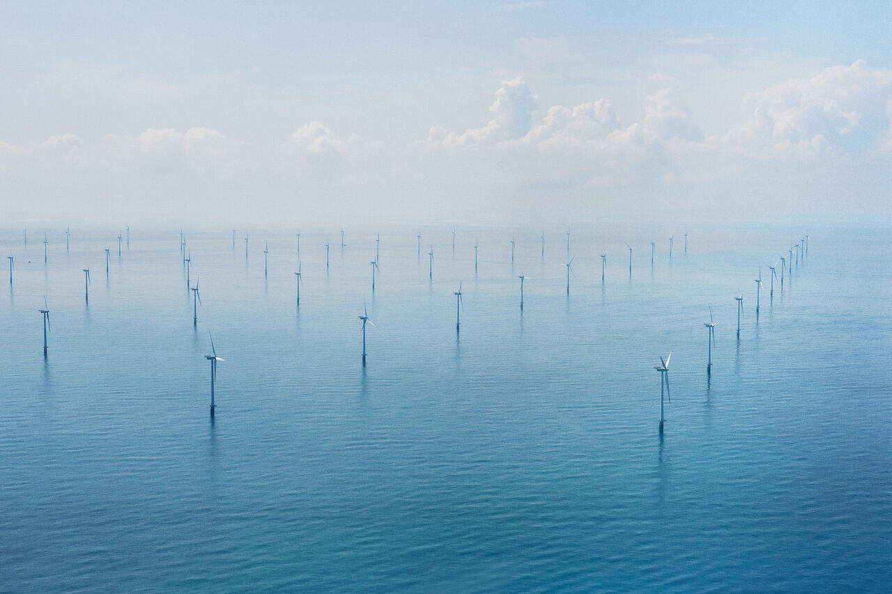 Großer Offshore-Windpark im Meer
